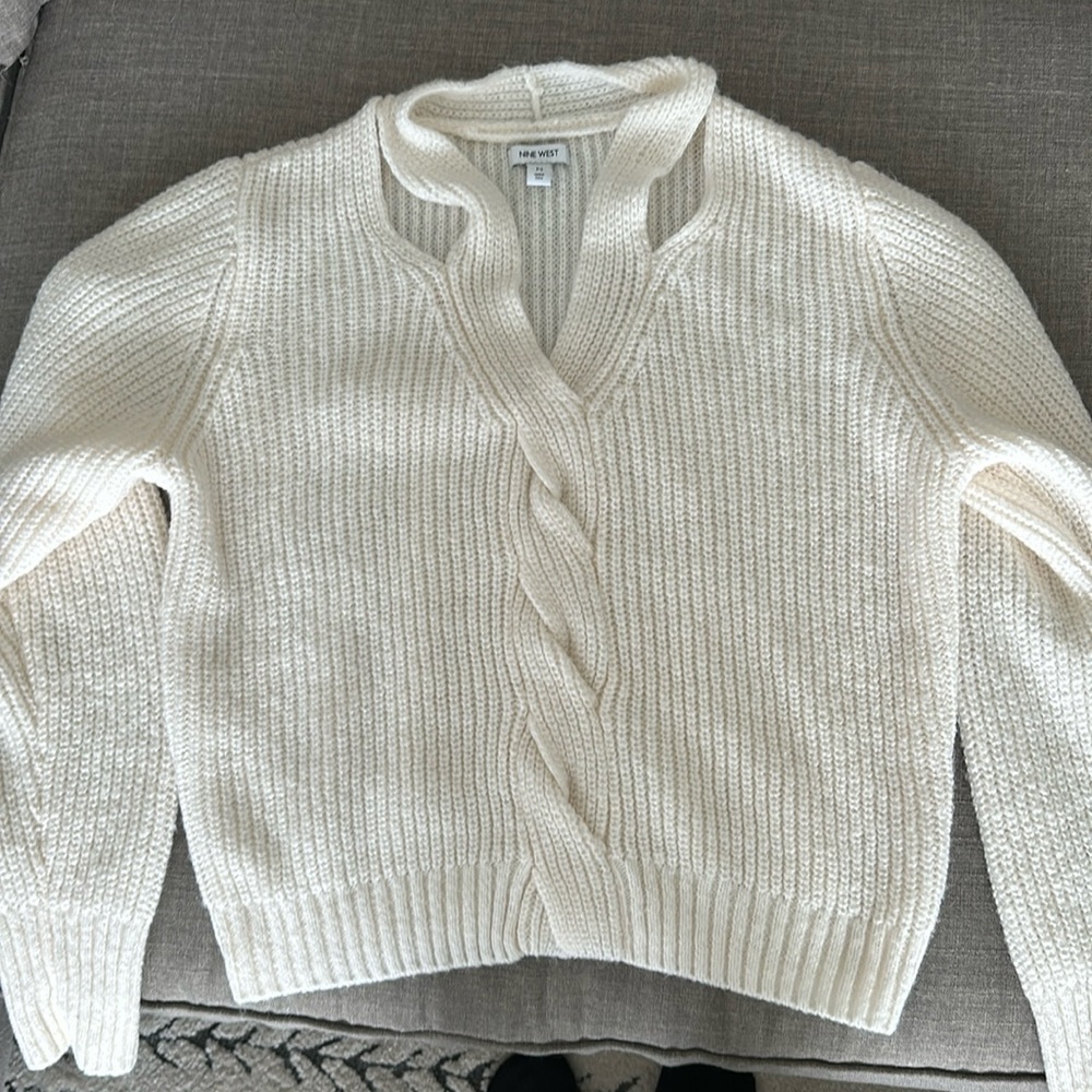 Medium knitted ivory sweater